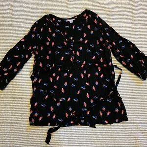Motherhood size M 3/4 length top.